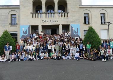 180 collégiens
